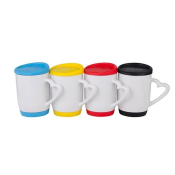 Kubek 360 ml z silikonową pokrywką i podstawką